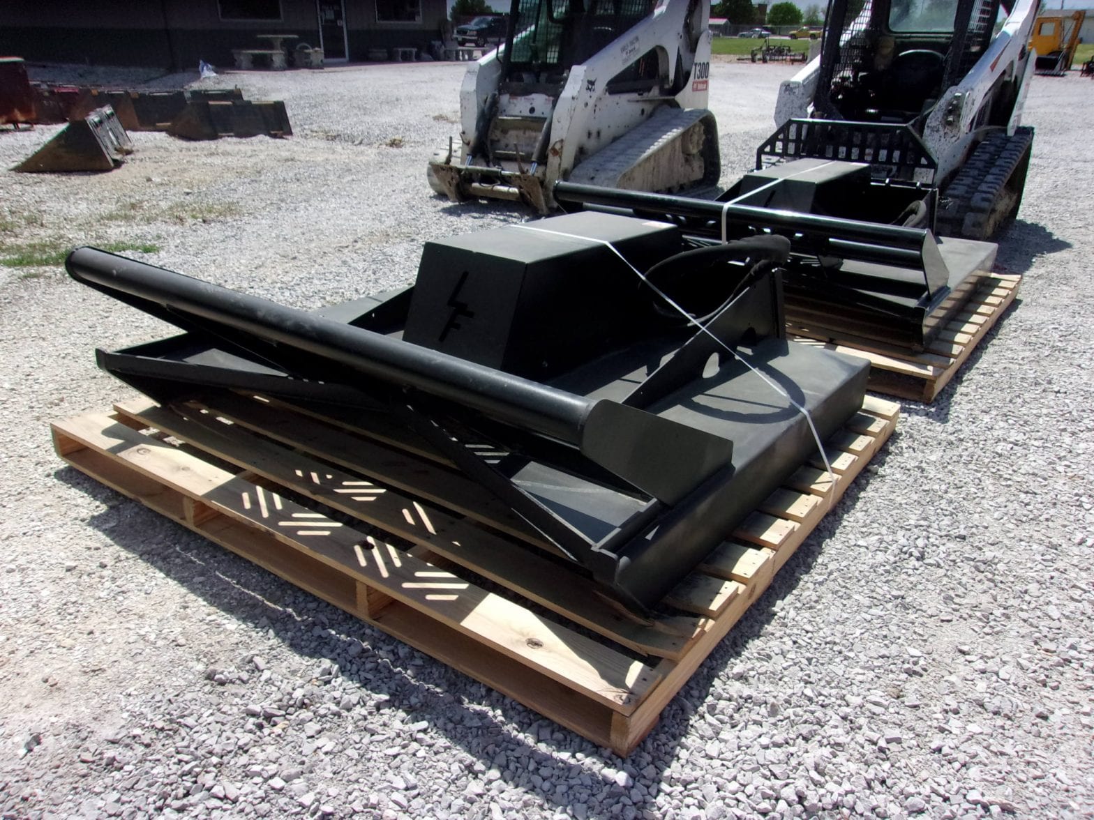 Brush cutters forklifts